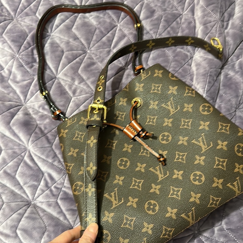 Bucket bag
